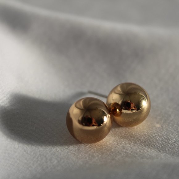 Gold Globe studs - Picture 3 of 3